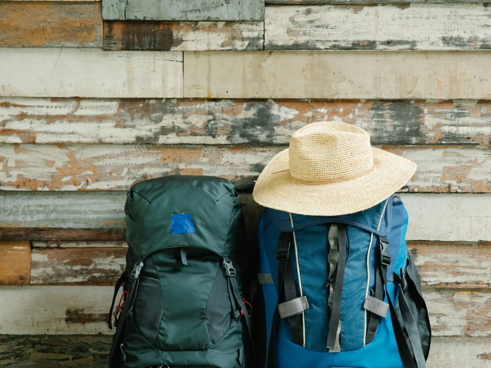 Sacs à dos préparés pour un voyage, photo d’illustration